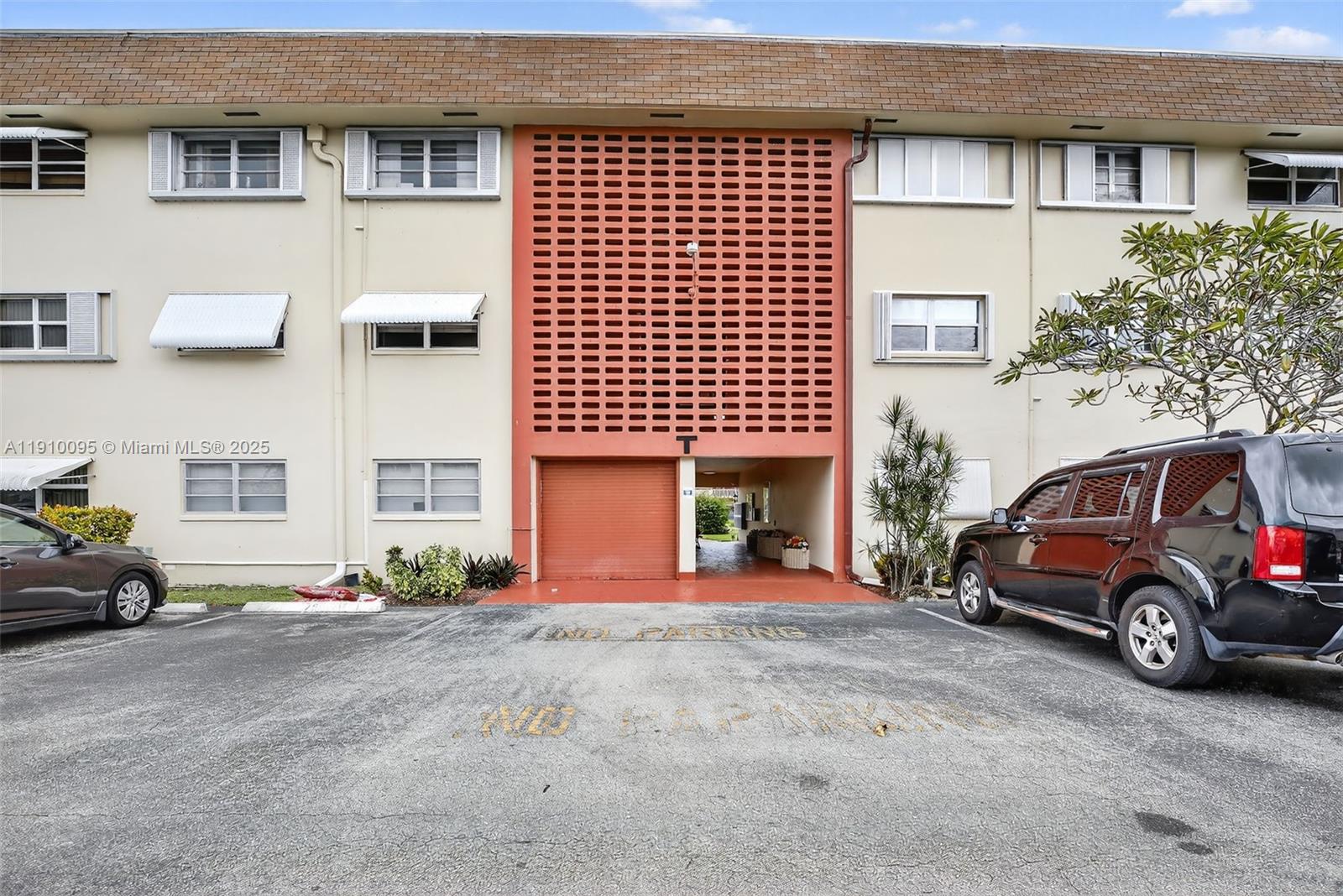 BEVERLY HILLS CONDO - Residential