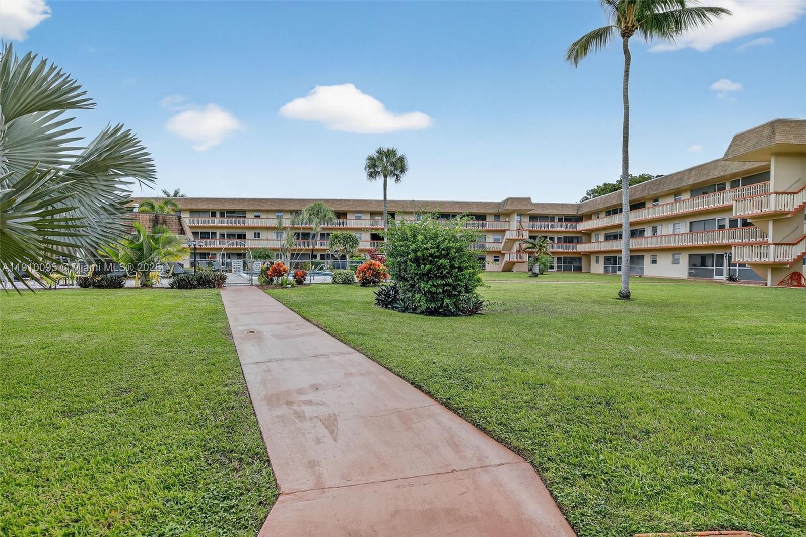 BEVERLY HILLS CONDO - Residential