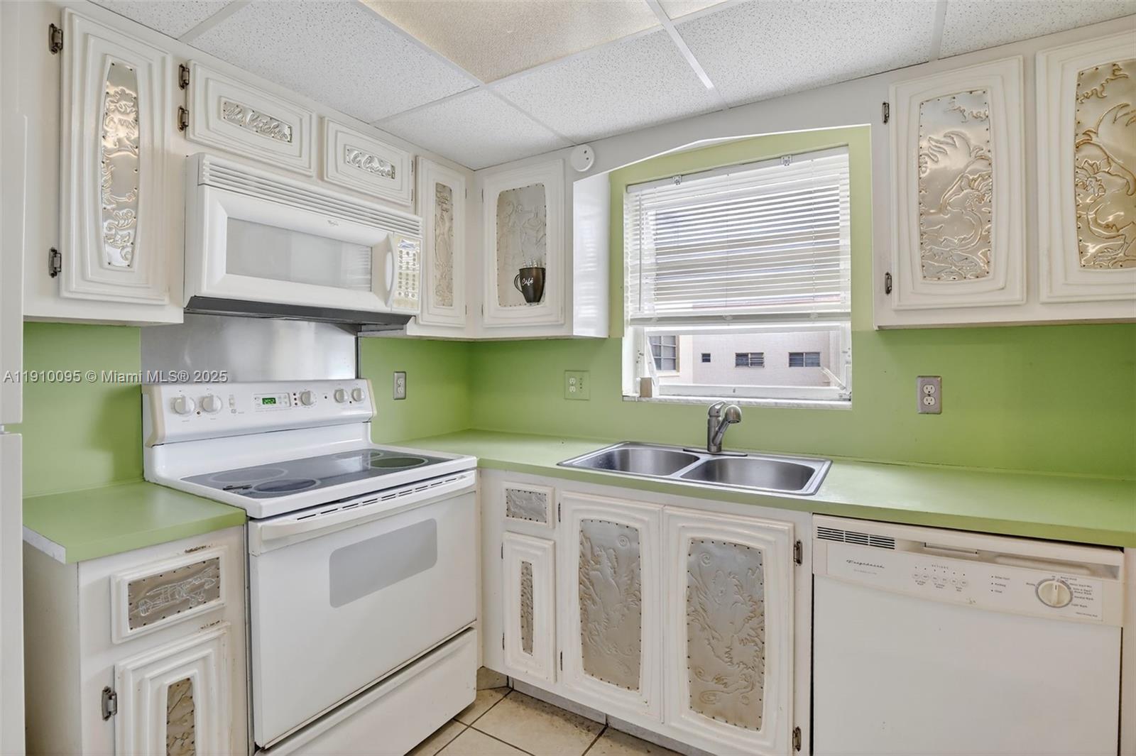 BEVERLY HILLS CONDO - Residential