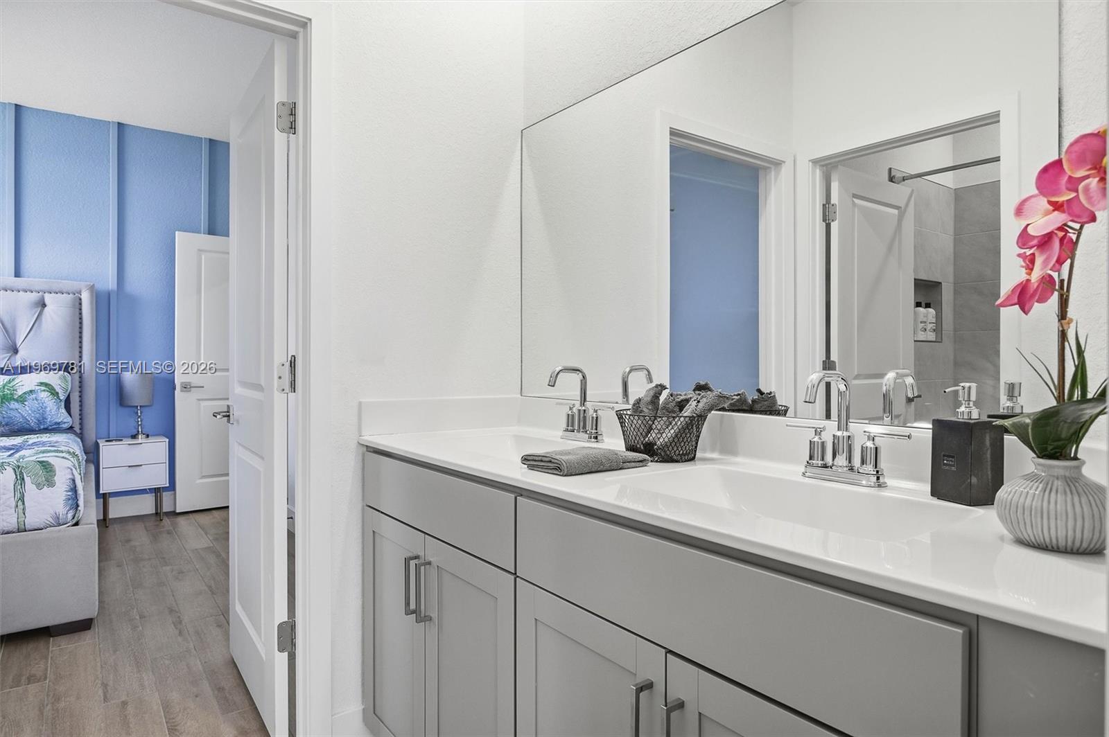 VIKINGS STEAL ESTATES - Residential