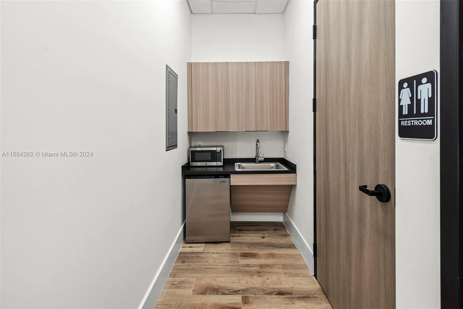 Hollywood, Florida 33021, United States, ,Residential,Pending,58103