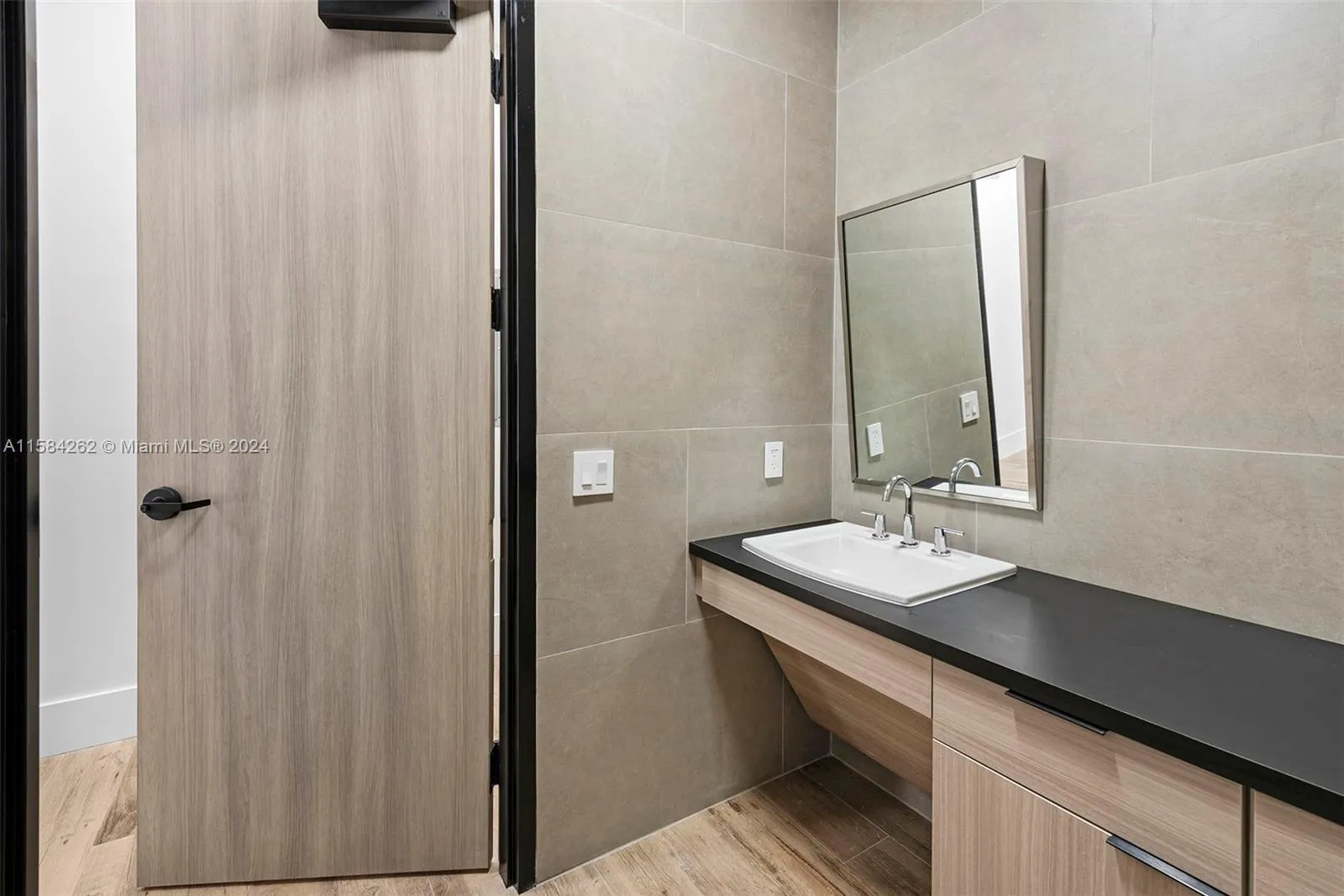 Hollywood, Florida 33021, United States, ,Residential,Pending,58103