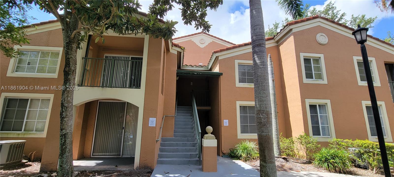Beautiful one bedroom one bathroom in the great Carrington gated community, excellent location just west of Sawgrass Expressway on 441, tiled in social areas and wood laminate in bedroom, stainless steel appliances, corner unit with a beautiful water view. Excellent location close to shops and restaurants,
The community offers pool, spa, tennis court and gym.