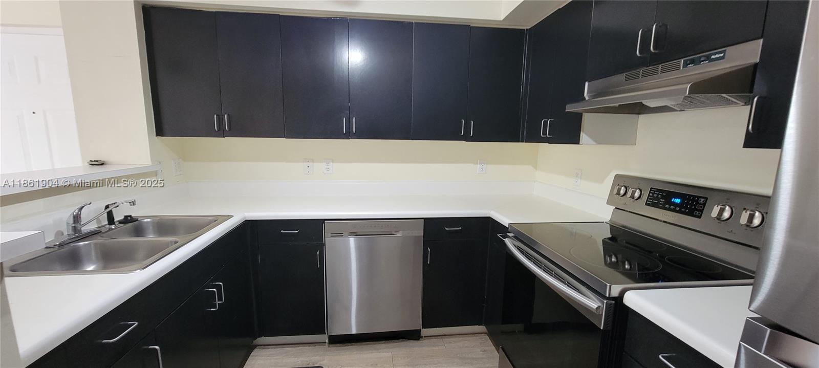 CARRINGTON AT COCONUT CRE - Residential Lease