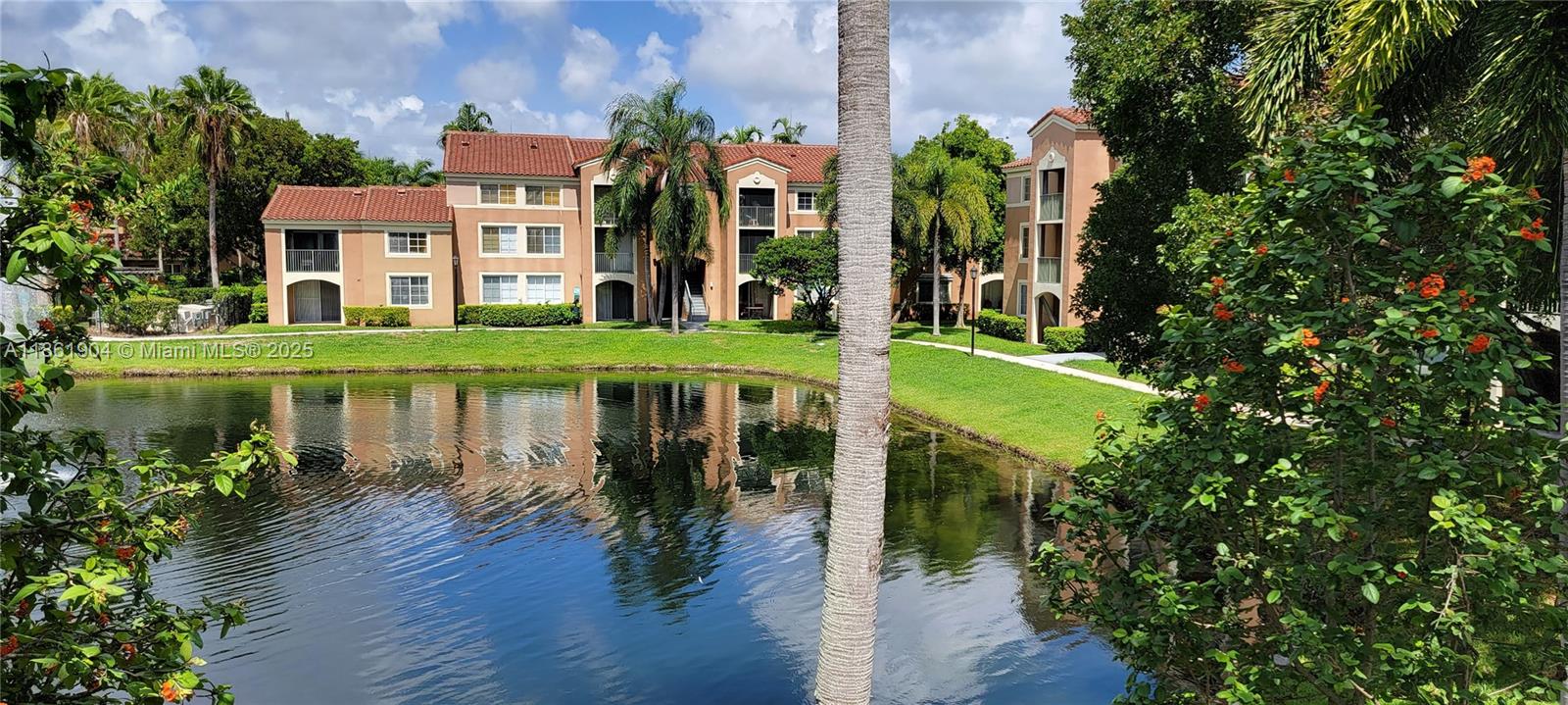 CARRINGTON AT COCONUT CRE - Residential Lease