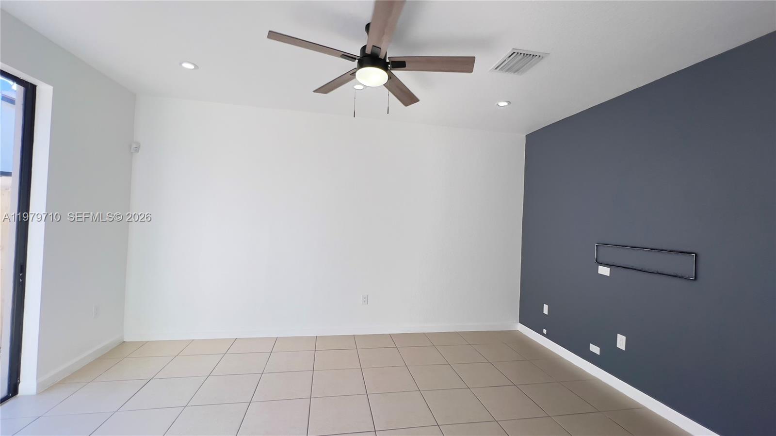 SILVER PALM EAST SEC THRE - Residential