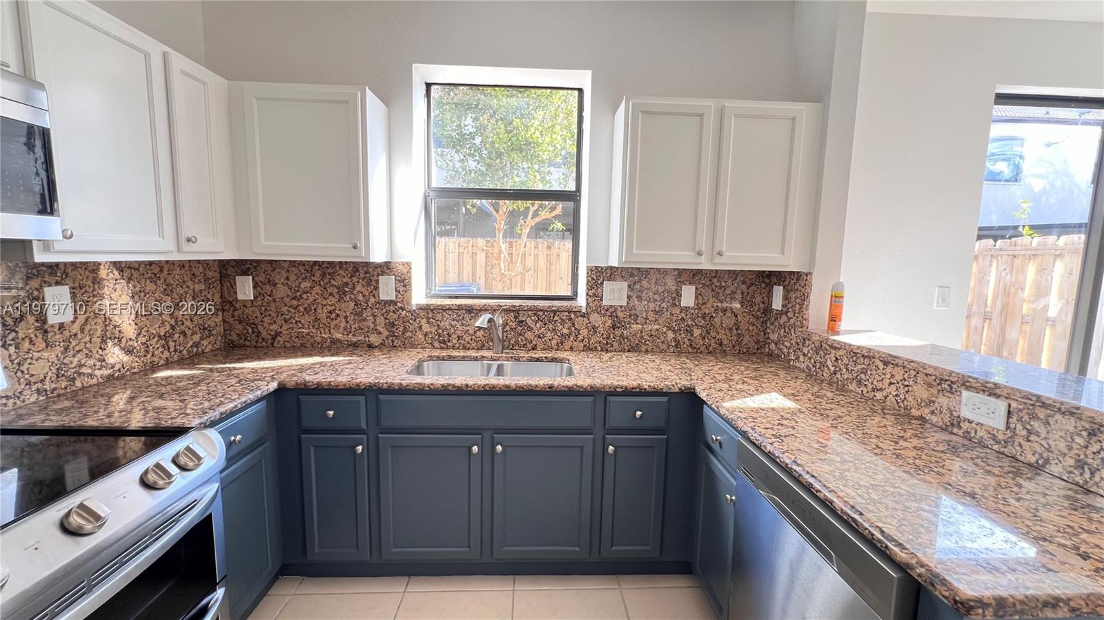 SILVER PALM EAST SEC THRE - Residential