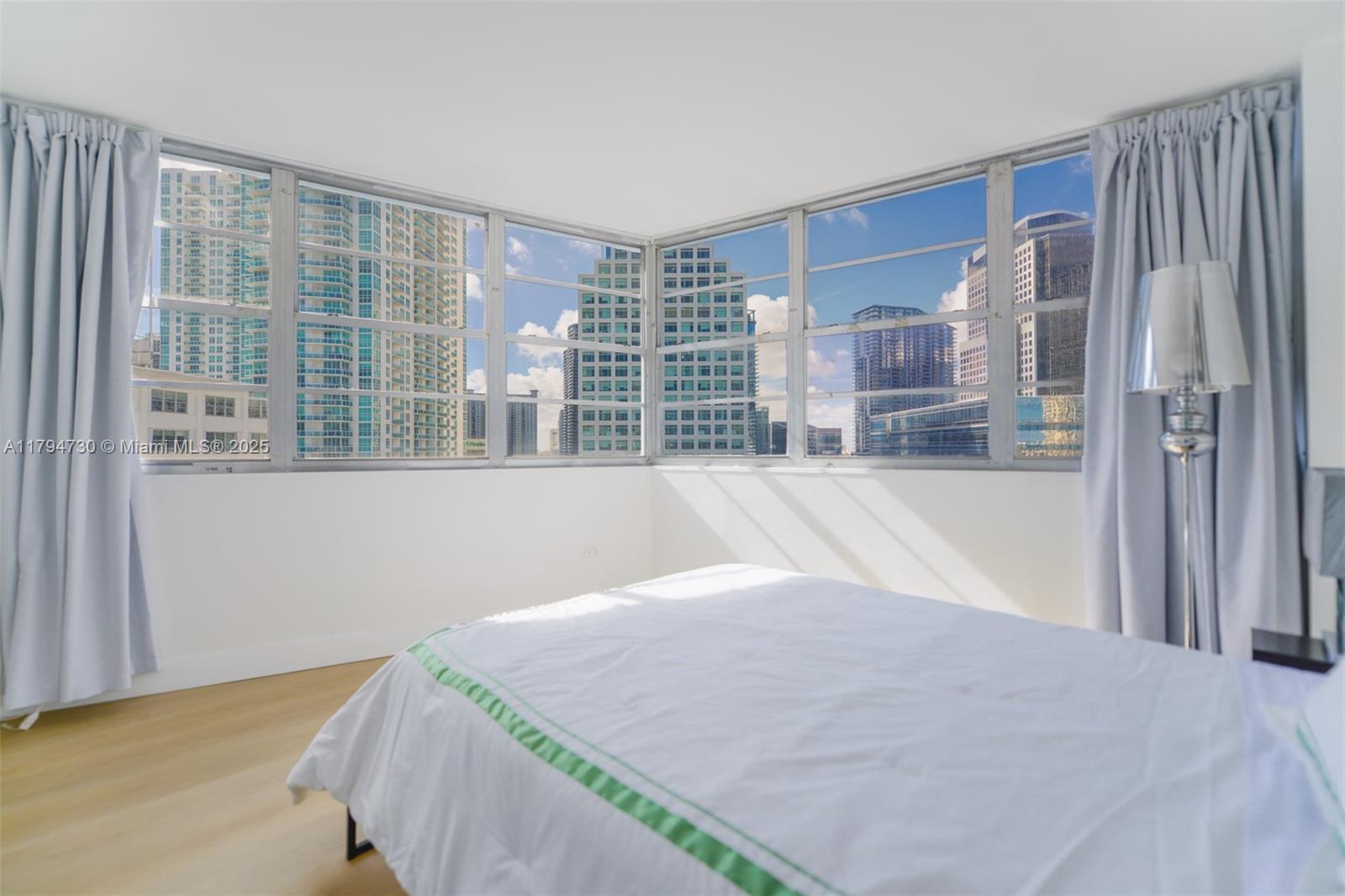Rental Property at 801 Brickell Bay Dr 1962, Miami, Broward County, Florida - Bedrooms: 2 
Bathrooms: 2  - $4,400 MO.