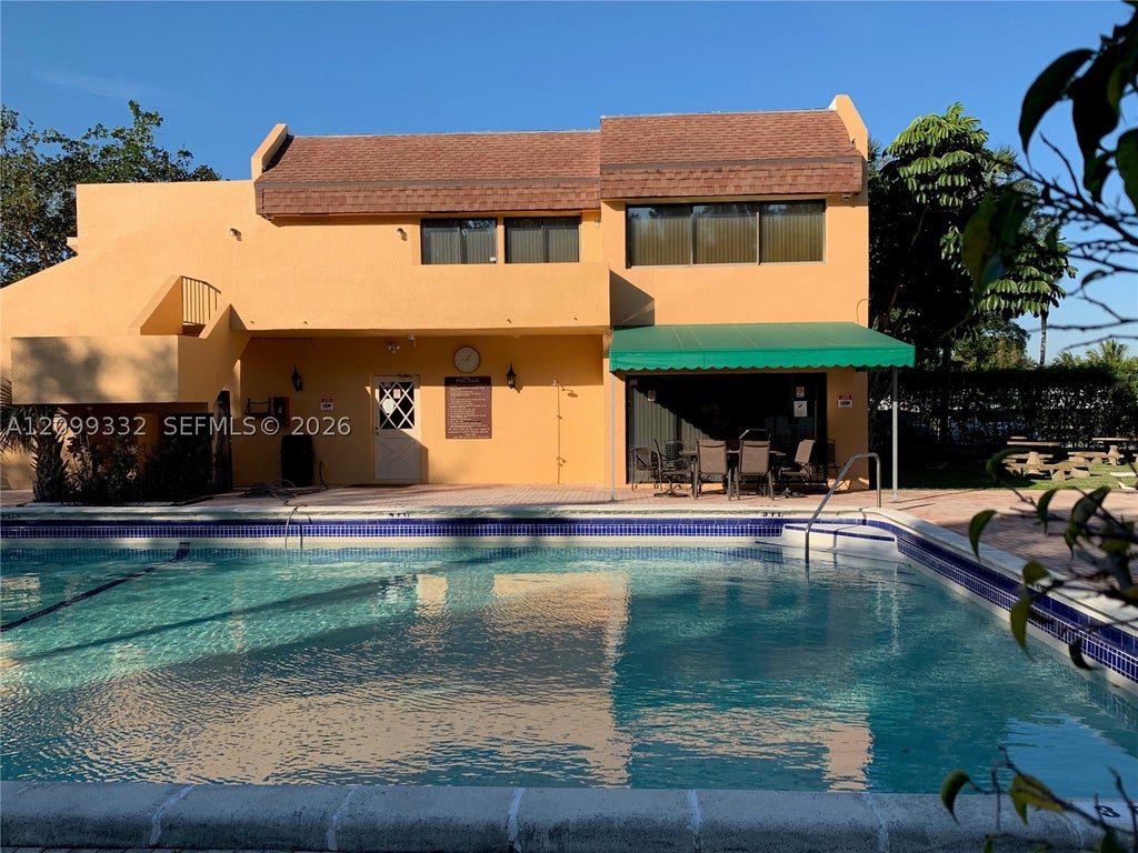 Photo of 400 Commodore Dr #211, Plantation, FL 33325 (MLS # A12099332)