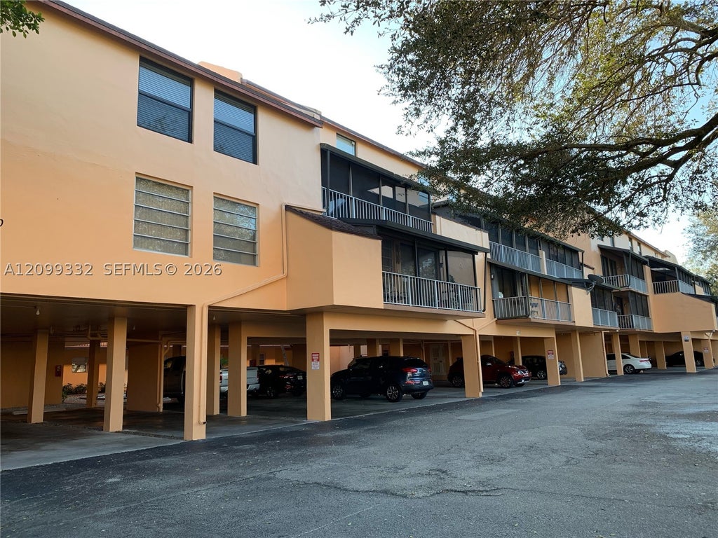 Photo of 400 Commodore Dr #211, Plantation, FL 33325 (MLS # A12099332)