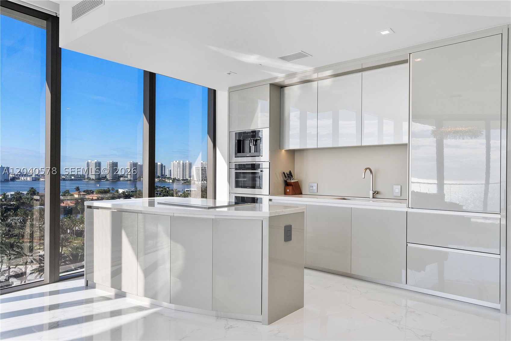 18975 Collins Ave 2004