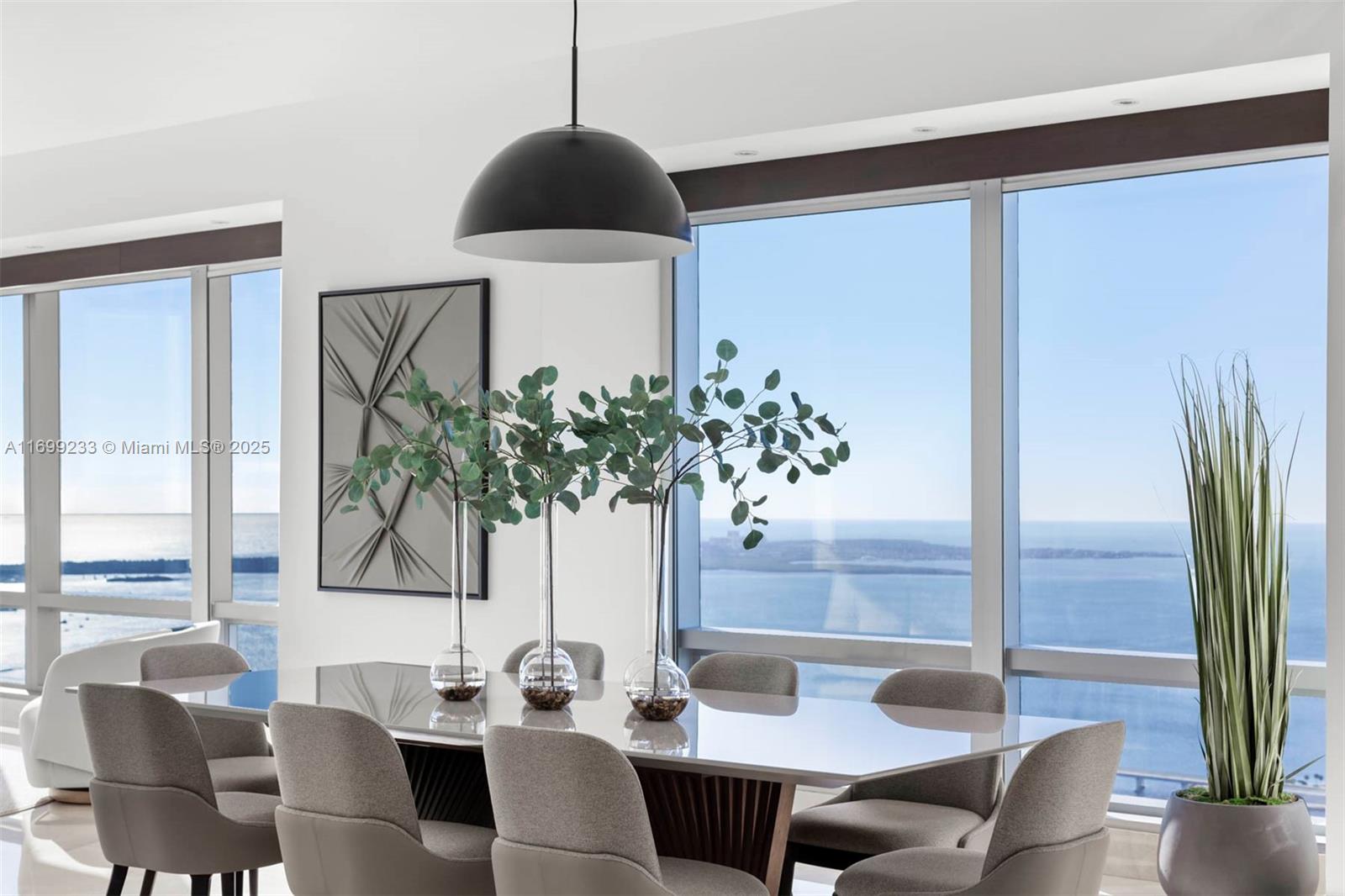 FOUR SEASONS RESIDENCES - Residential