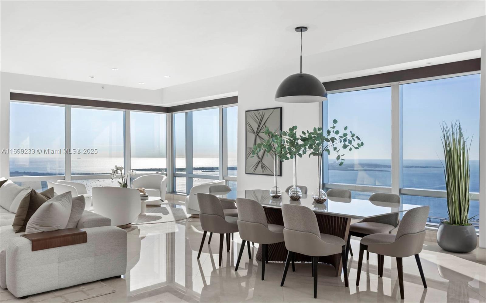 FOUR SEASONS RESIDENCES - Residential