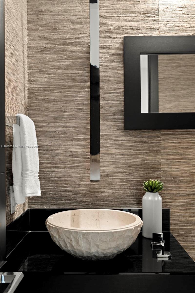 FOUR SEASONS RESIDENCES - Residential