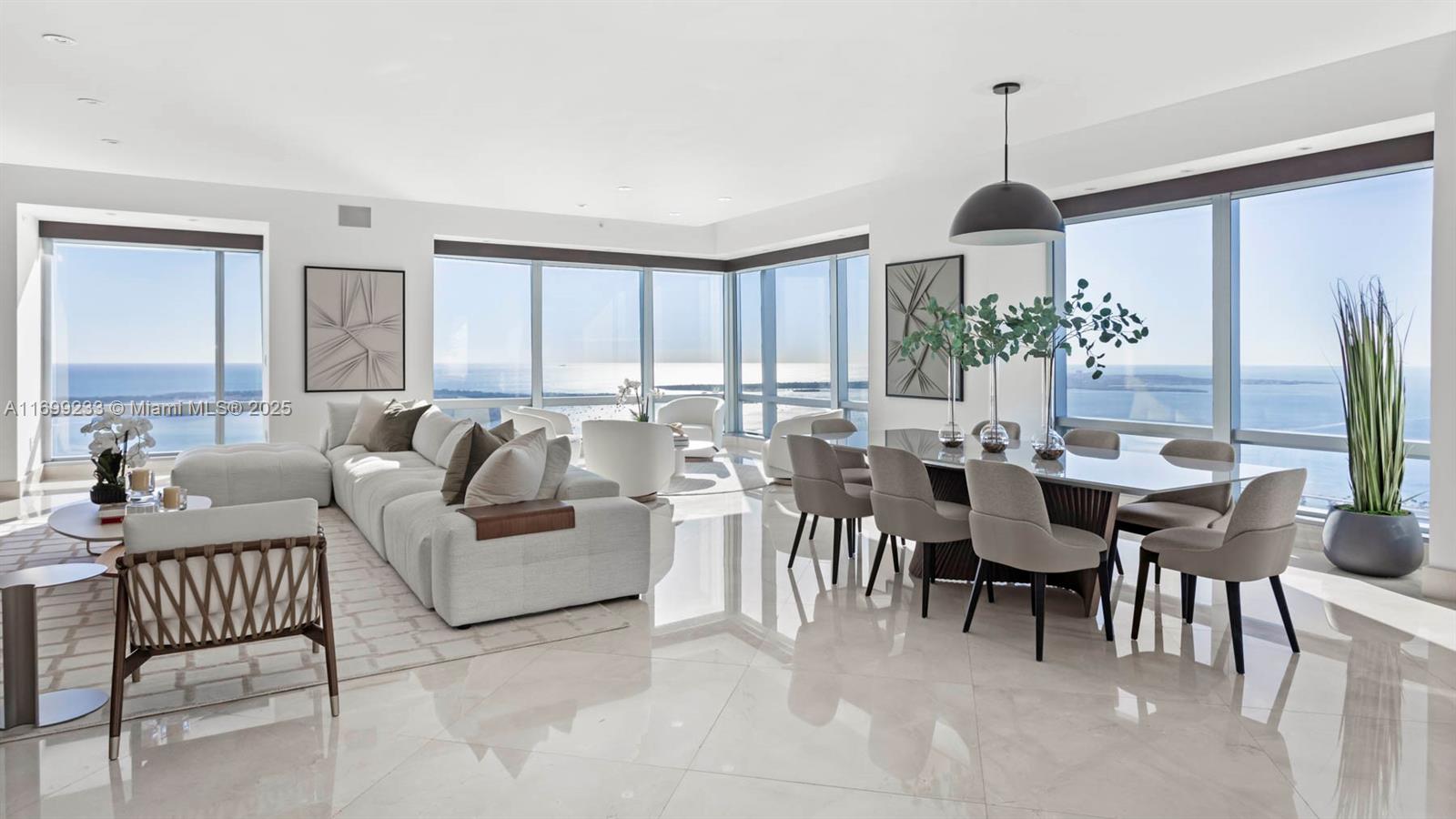 FOUR SEASONS RESIDENCES - Residential