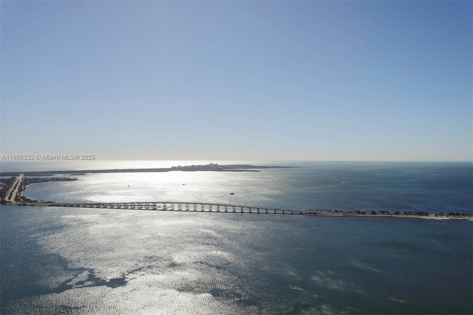 FOUR SEASONS RESIDENCES - Residential