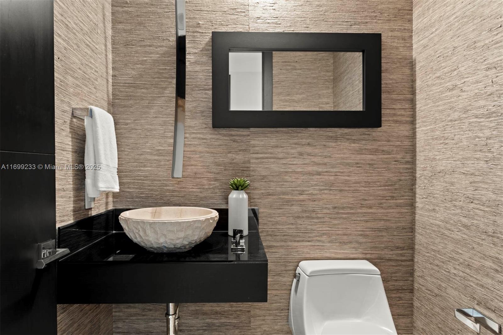 FOUR SEASONS RESIDENCES - Residential