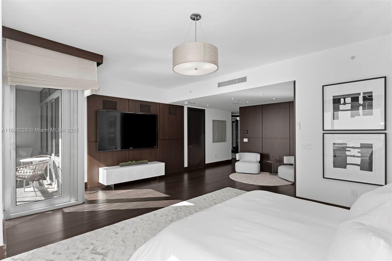 FOUR SEASONS RESIDENCES - Residential