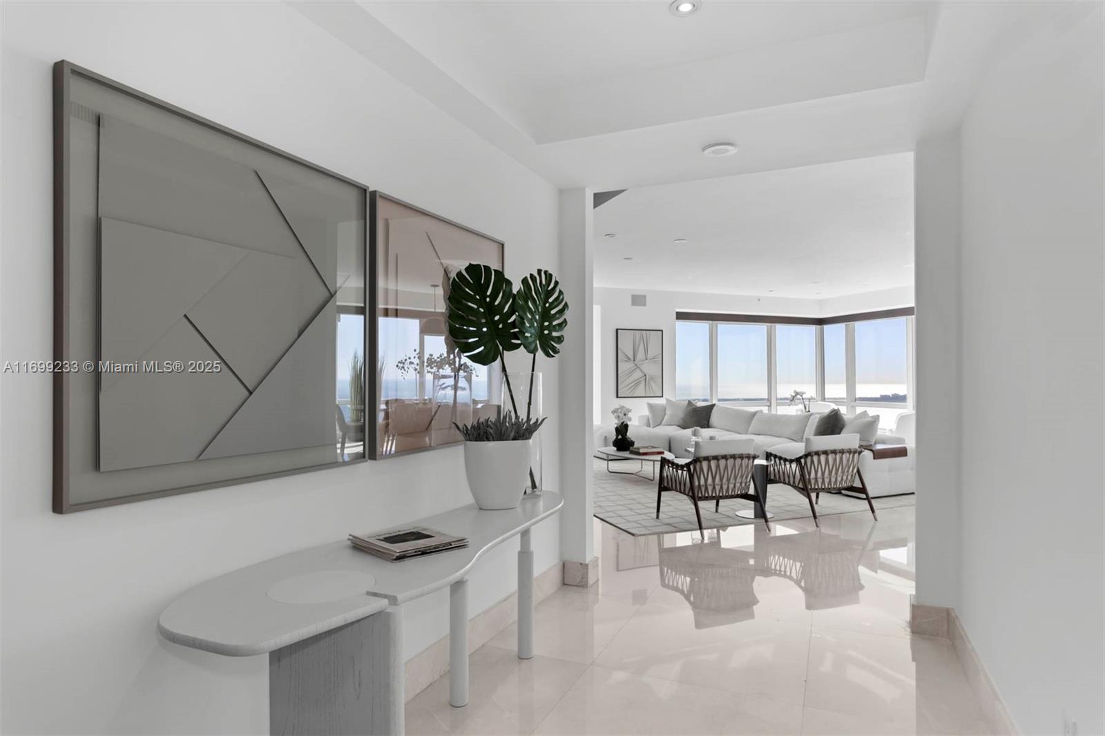 FOUR SEASONS RESIDENCES - Residential