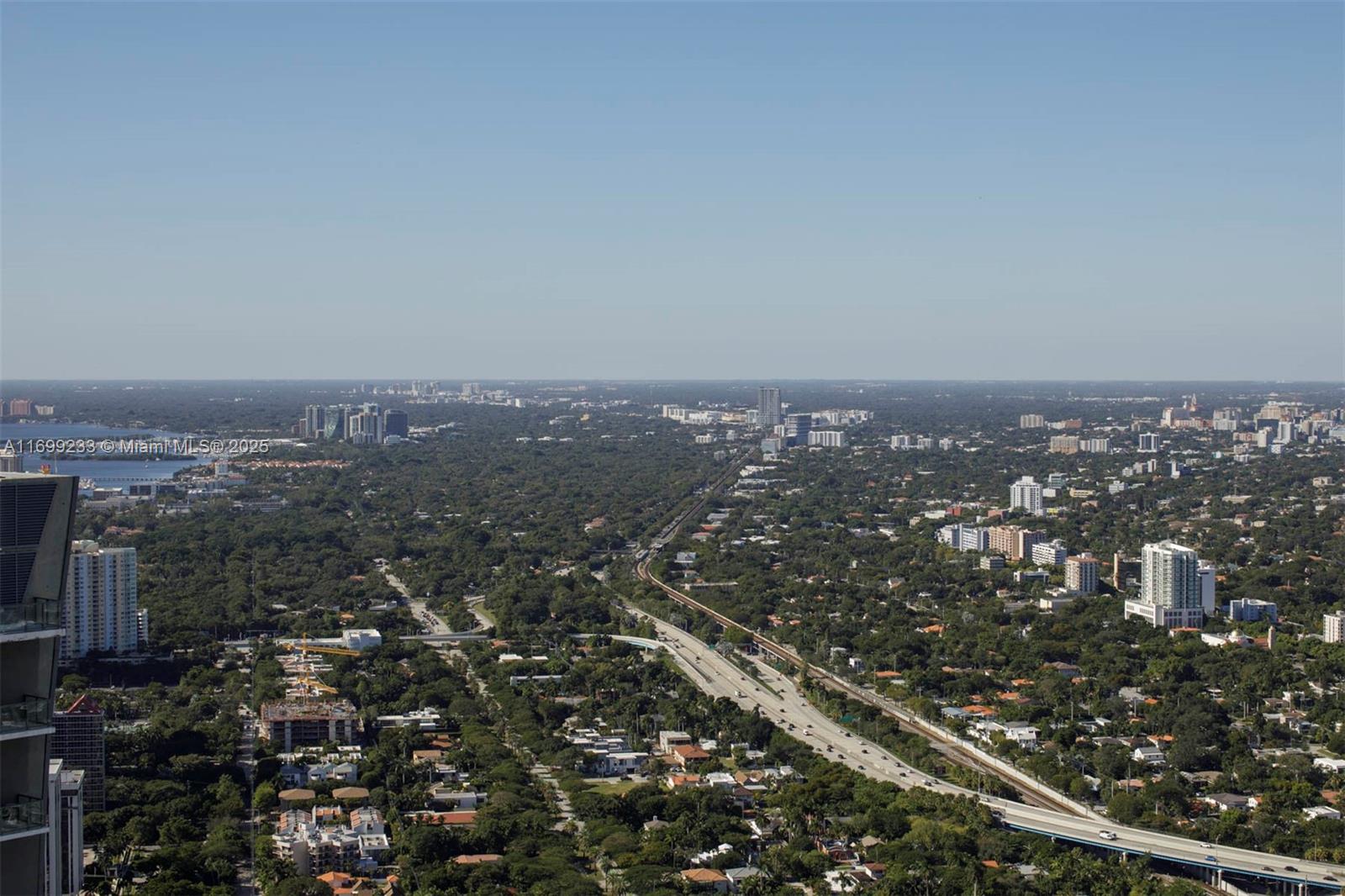 FOUR SEASONS RESIDENCES - Residential