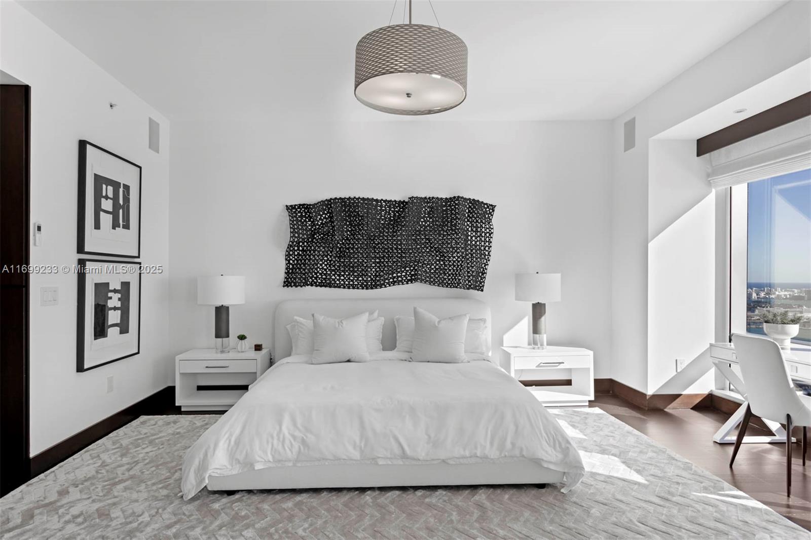 FOUR SEASONS RESIDENCES - Residential