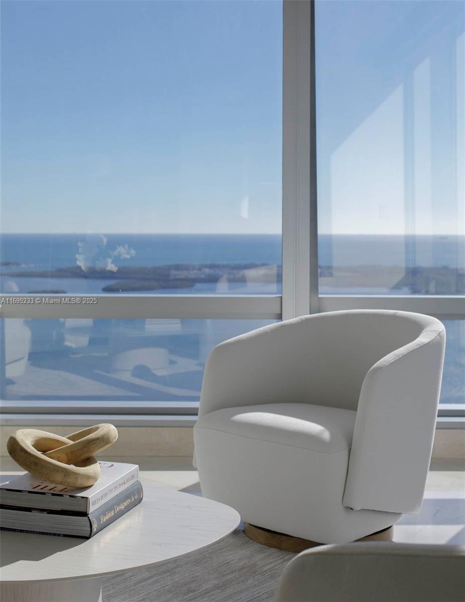 FOUR SEASONS RESIDENCES - Residential