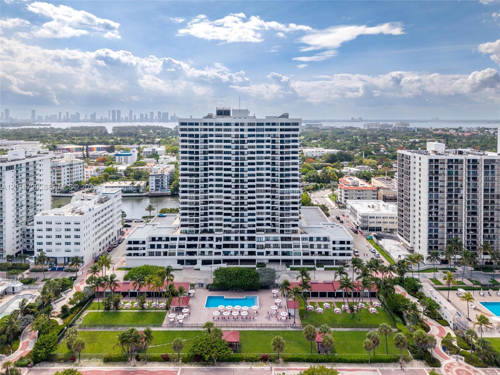 2555 Collins Ave 1003