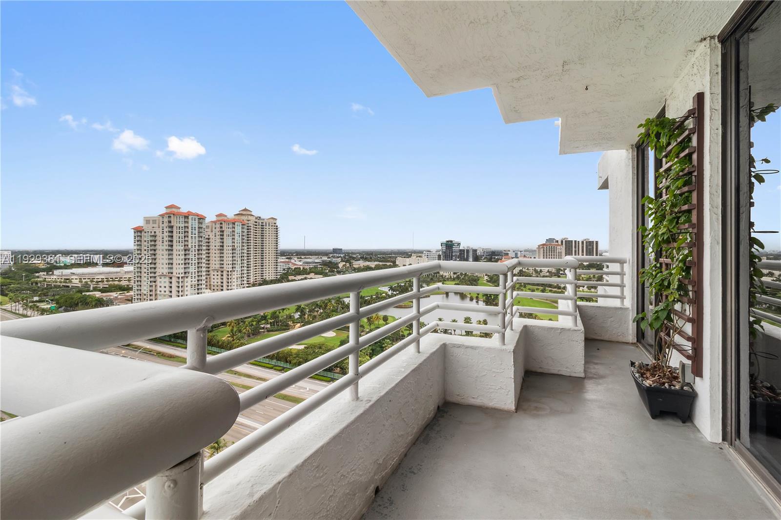 PARC CENTRAL AVENTURA EAS - Residential