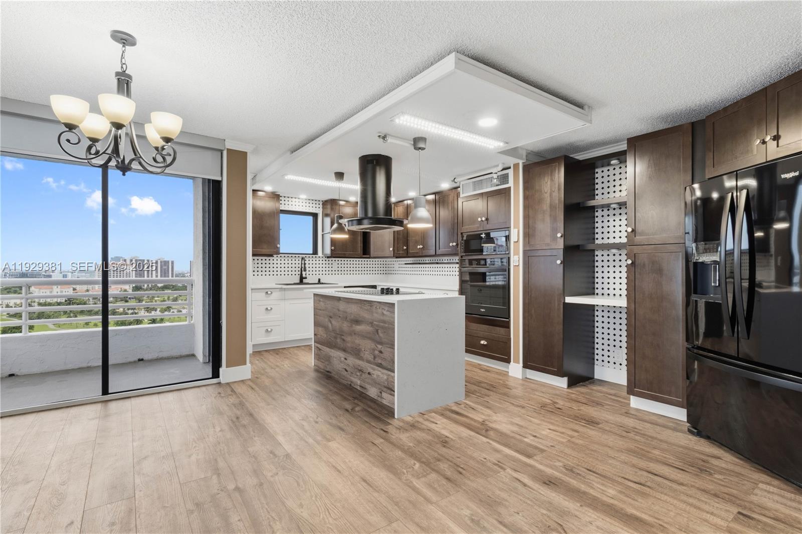 3300 NE 192nd St LP06