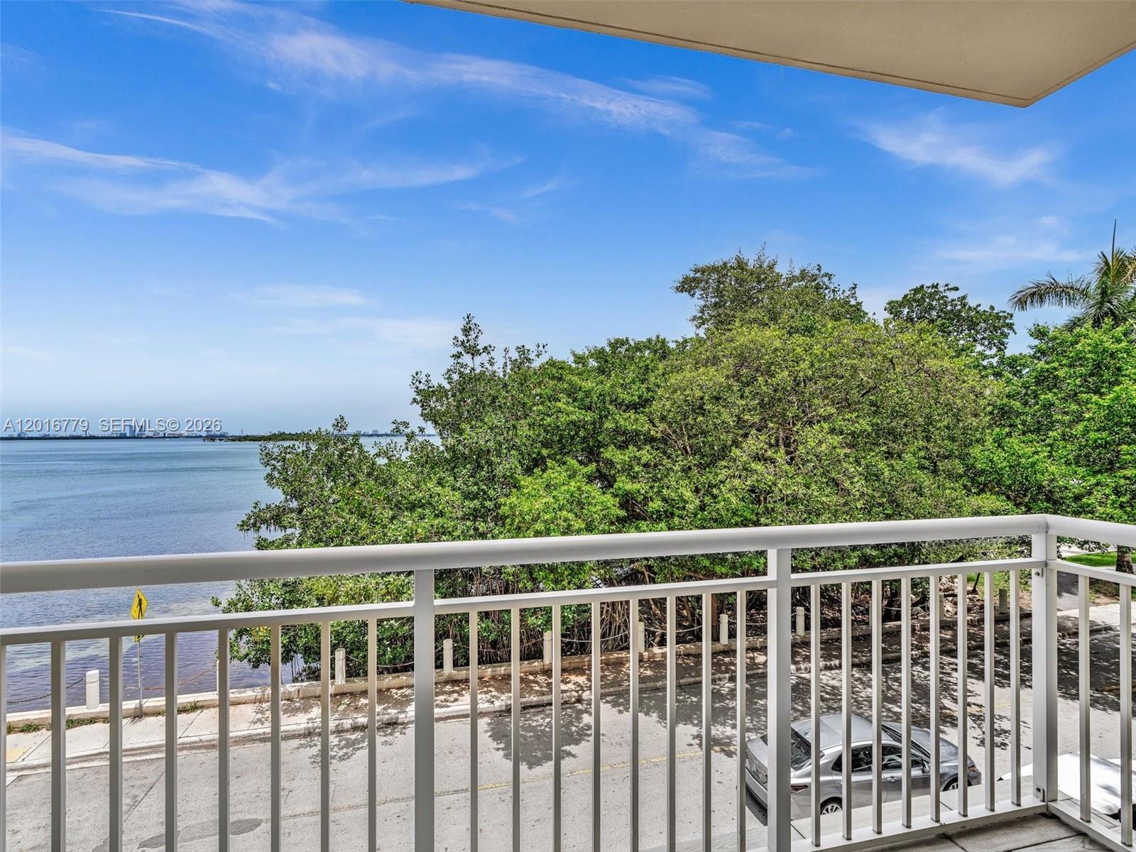2000 N Bayshore Dr 220