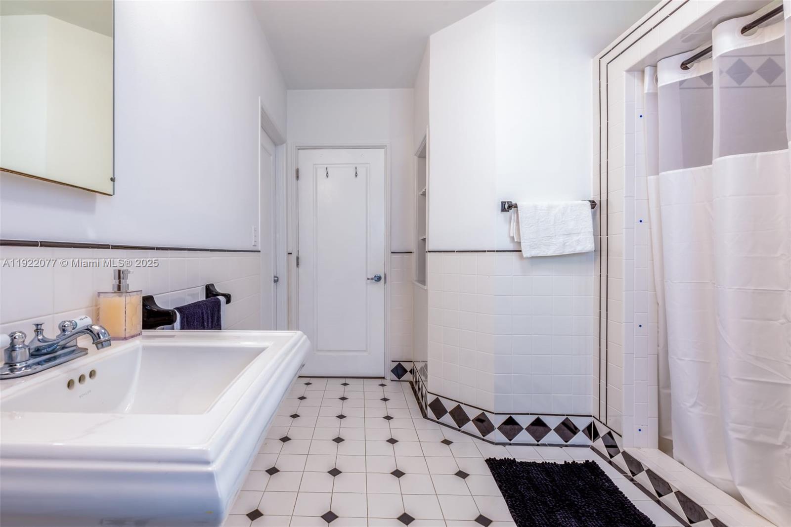 EAST SHENANDOAH - Residential Lease