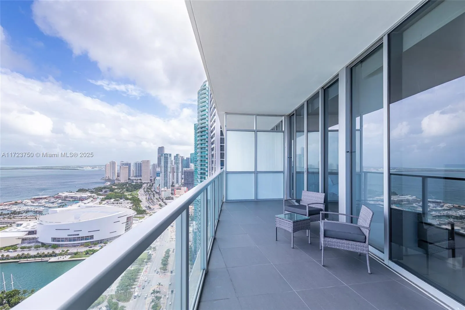 Miami, Florida 33132, United States, 2 Bedrooms Bedrooms, ,3 BathroomsBathrooms,Residential,Pending,18504