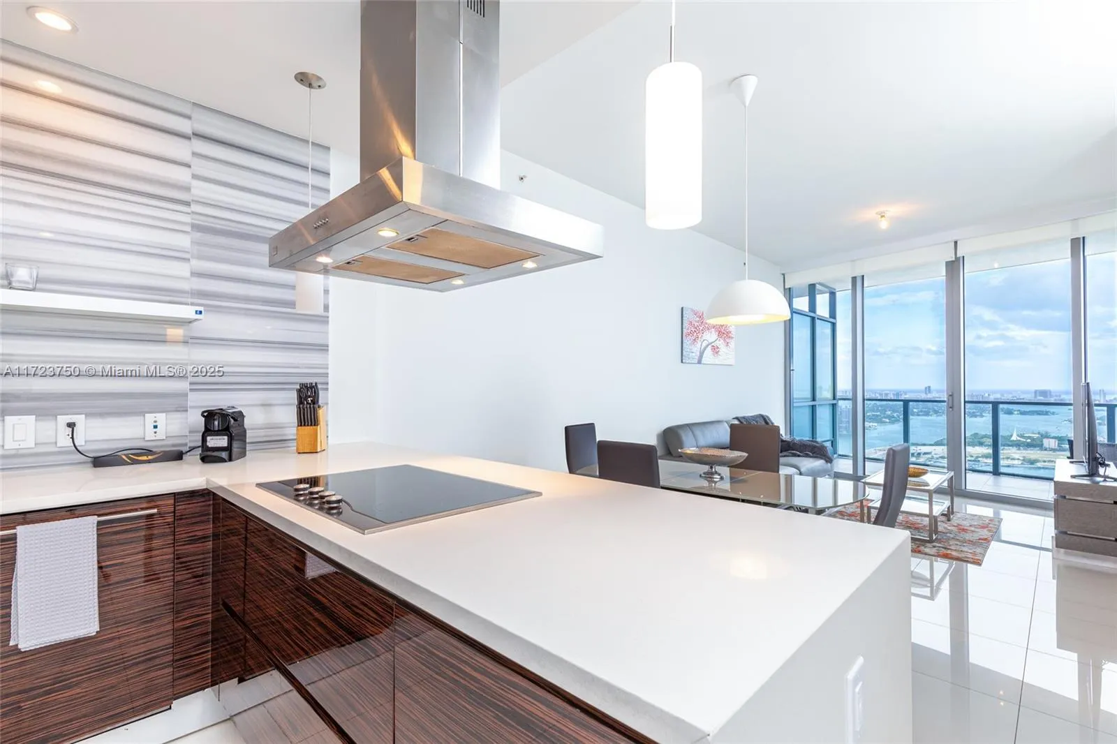 Miami, Florida 33132, United States, 2 Bedrooms Bedrooms, ,3 BathroomsBathrooms,Residential,Pending,18504