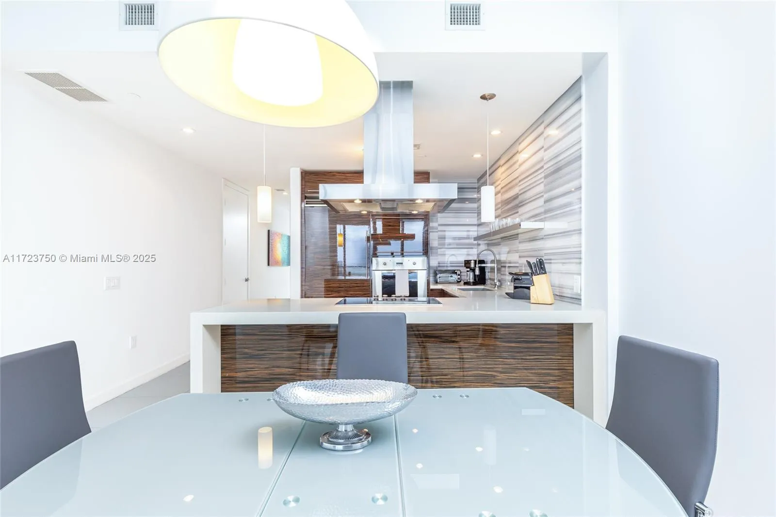 Miami, Florida 33132, United States, 2 Bedrooms Bedrooms, ,3 BathroomsBathrooms,Residential,Pending,18504