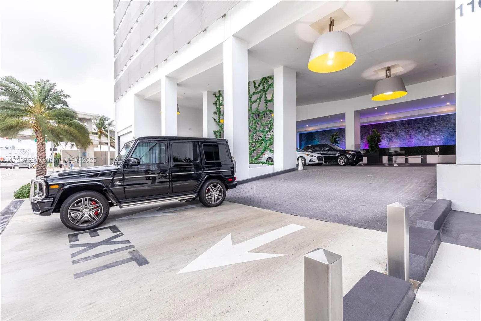 Miami, Florida 33132, United States, 2 Bedrooms Bedrooms, ,3 BathroomsBathrooms,Residential,Pending,18504