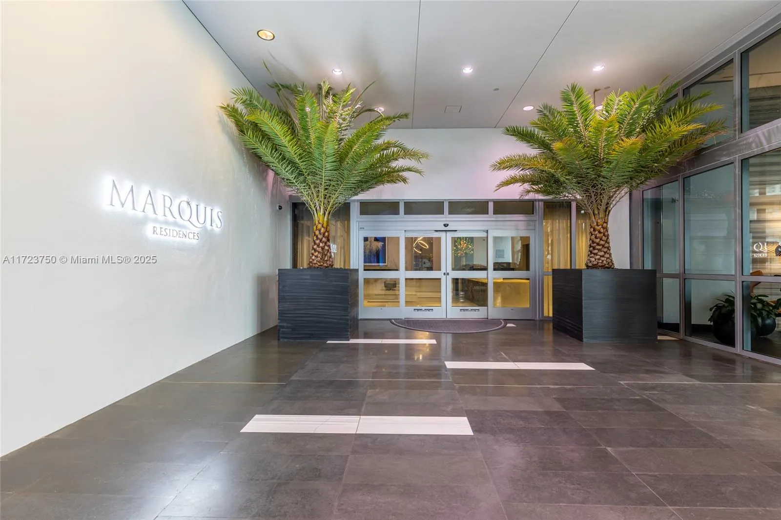 Miami, Florida 33132, United States, 2 Bedrooms Bedrooms, ,3 BathroomsBathrooms,Residential,Pending,18504