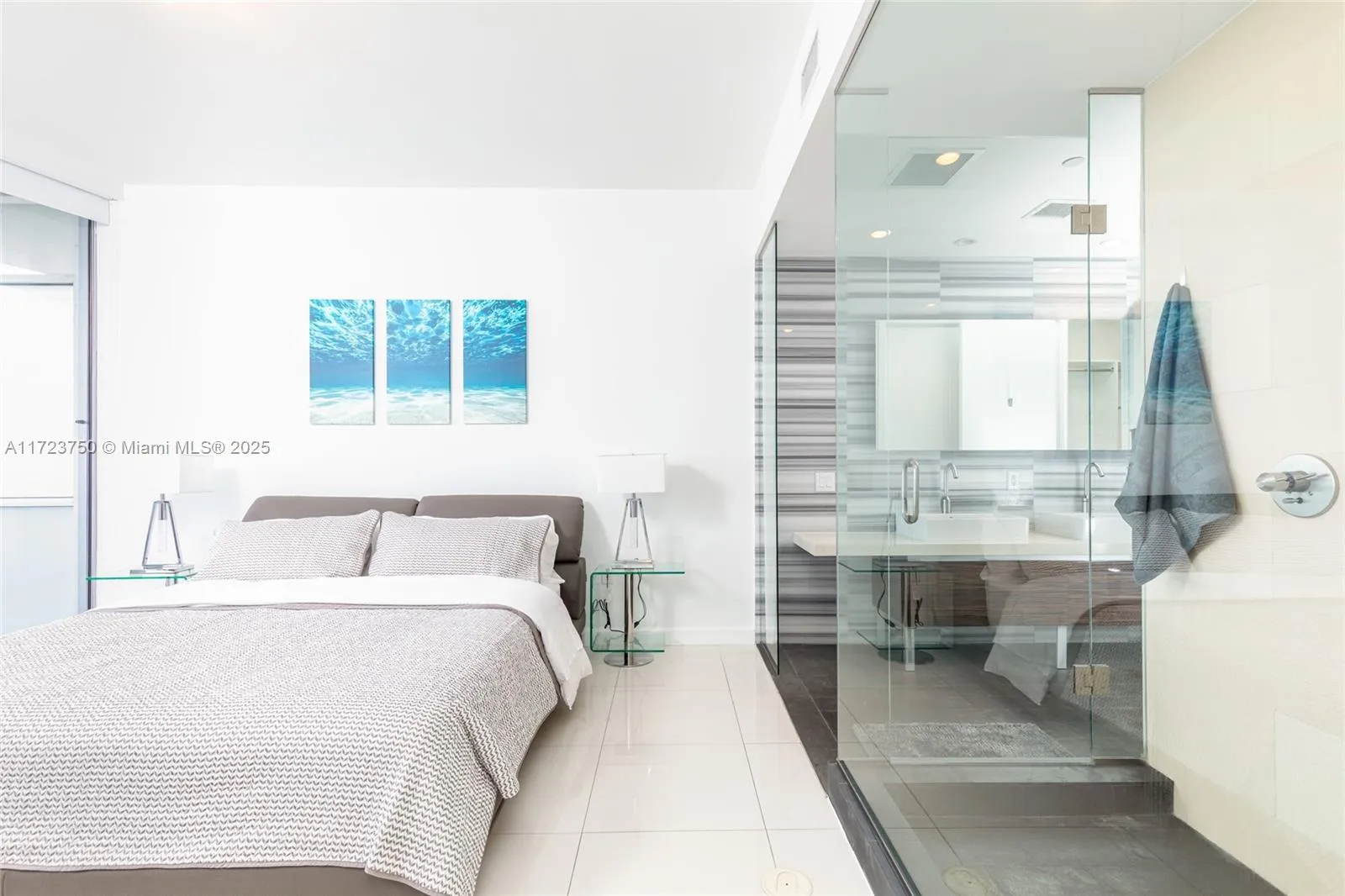 Miami, Florida 33132, United States, 2 Bedrooms Bedrooms, ,3 BathroomsBathrooms,Residential,Pending,18504