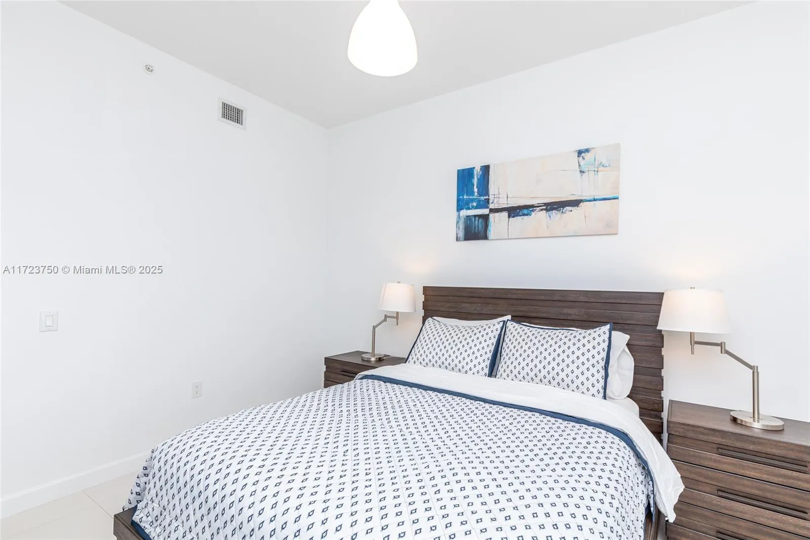 Miami, Florida 33132, United States, 2 Bedrooms Bedrooms, ,3 BathroomsBathrooms,Residential,Pending,18504