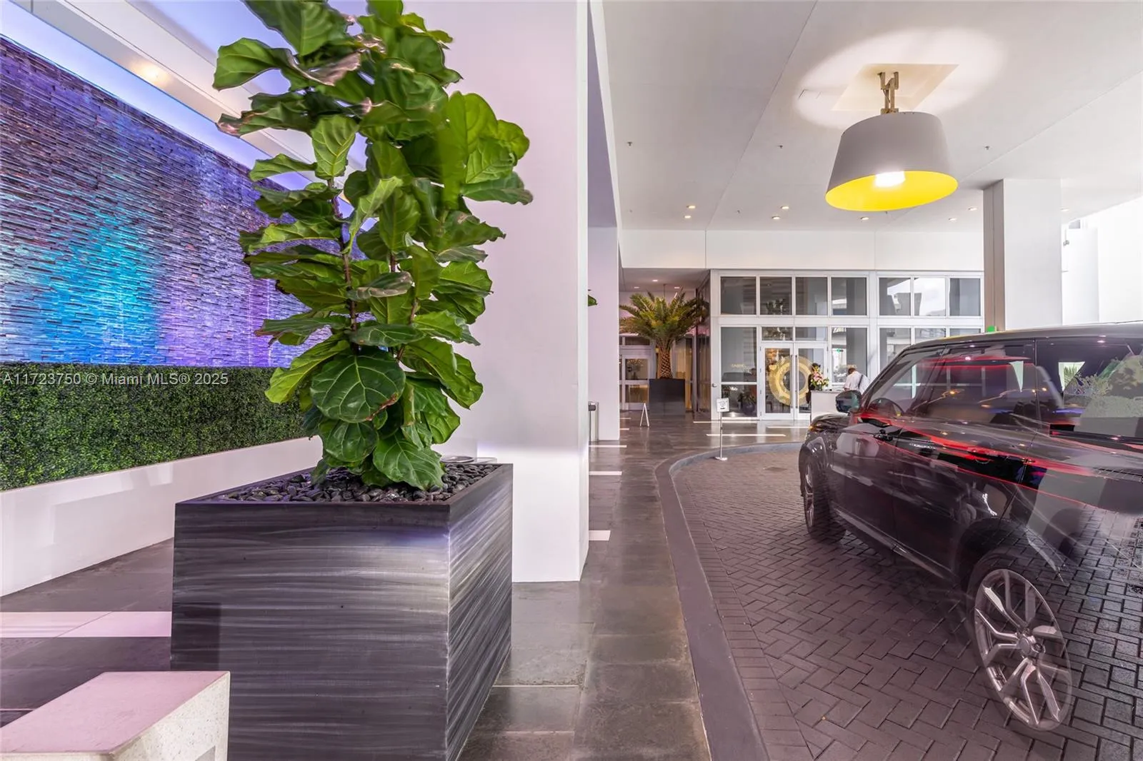 Miami, Florida 33132, United States, 2 Bedrooms Bedrooms, ,3 BathroomsBathrooms,Residential,Pending,18504