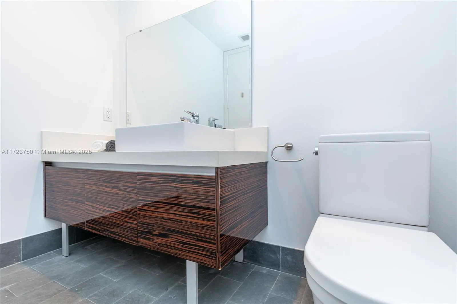 Miami, Florida 33132, United States, 2 Bedrooms Bedrooms, ,3 BathroomsBathrooms,Residential,Pending,18504