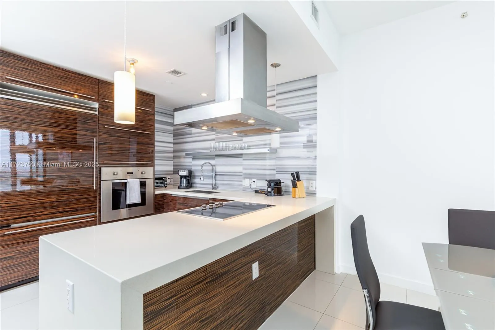 Miami, Florida 33132, United States, 2 Bedrooms Bedrooms, ,3 BathroomsBathrooms,Residential,Pending,18504