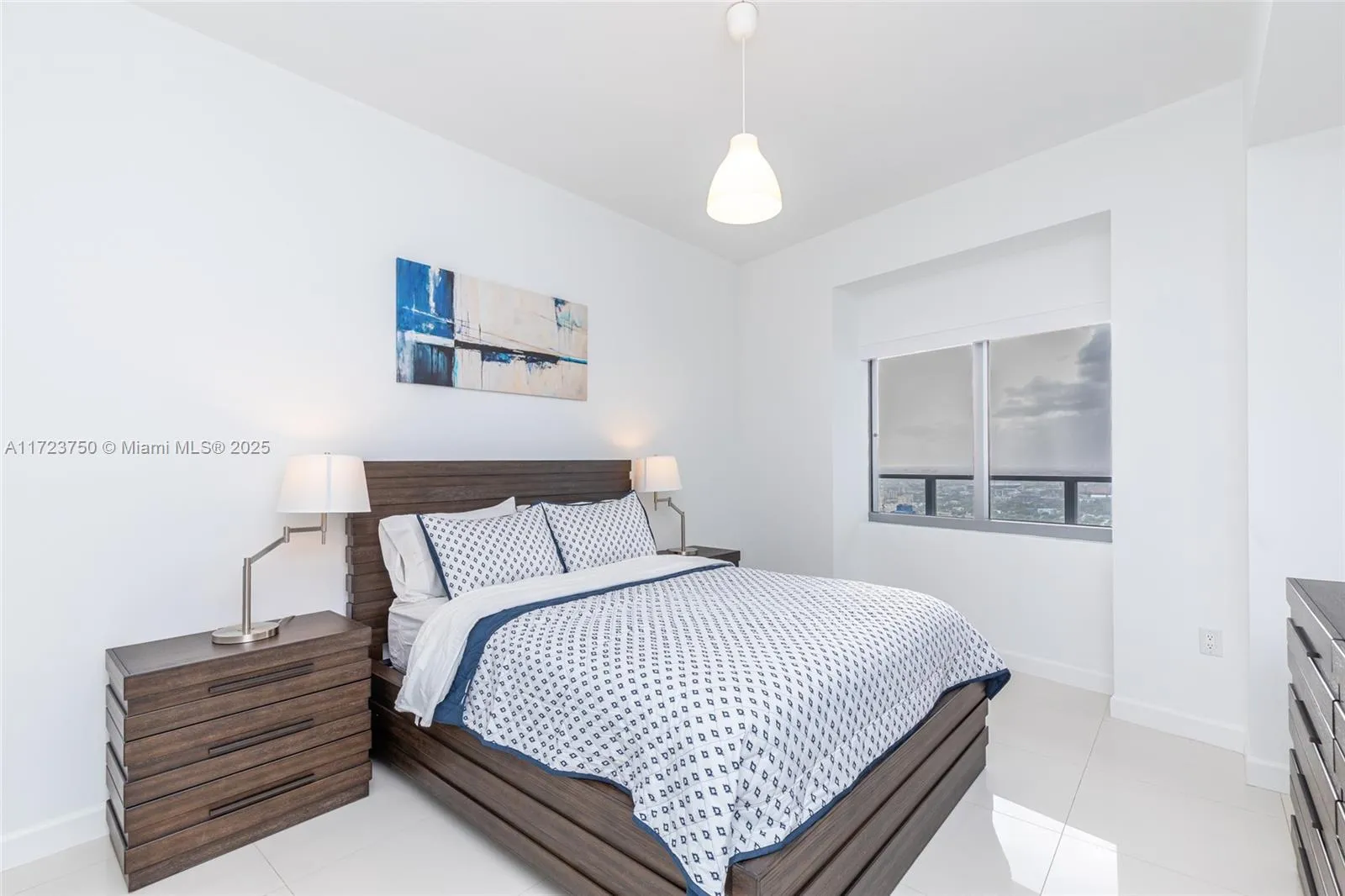 Miami, Florida 33132, United States, 2 Bedrooms Bedrooms, ,3 BathroomsBathrooms,Residential,Pending,18504