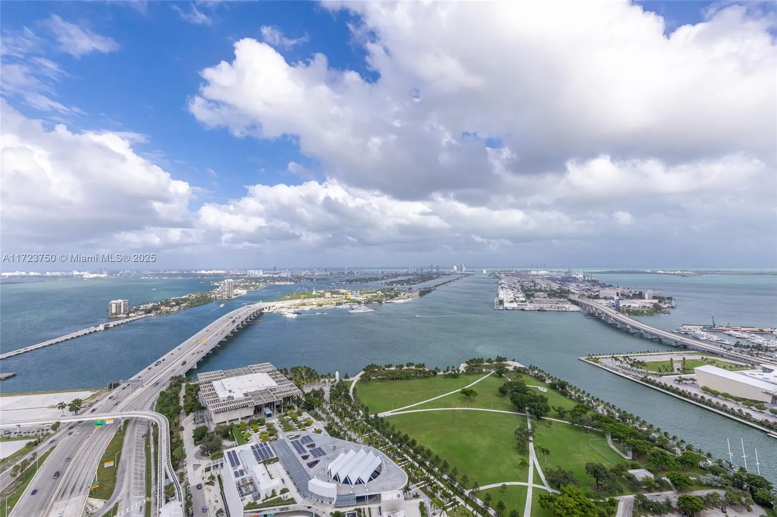 Miami, Florida 33132, United States, 2 Bedrooms Bedrooms, ,3 BathroomsBathrooms,Residential,Pending,18504