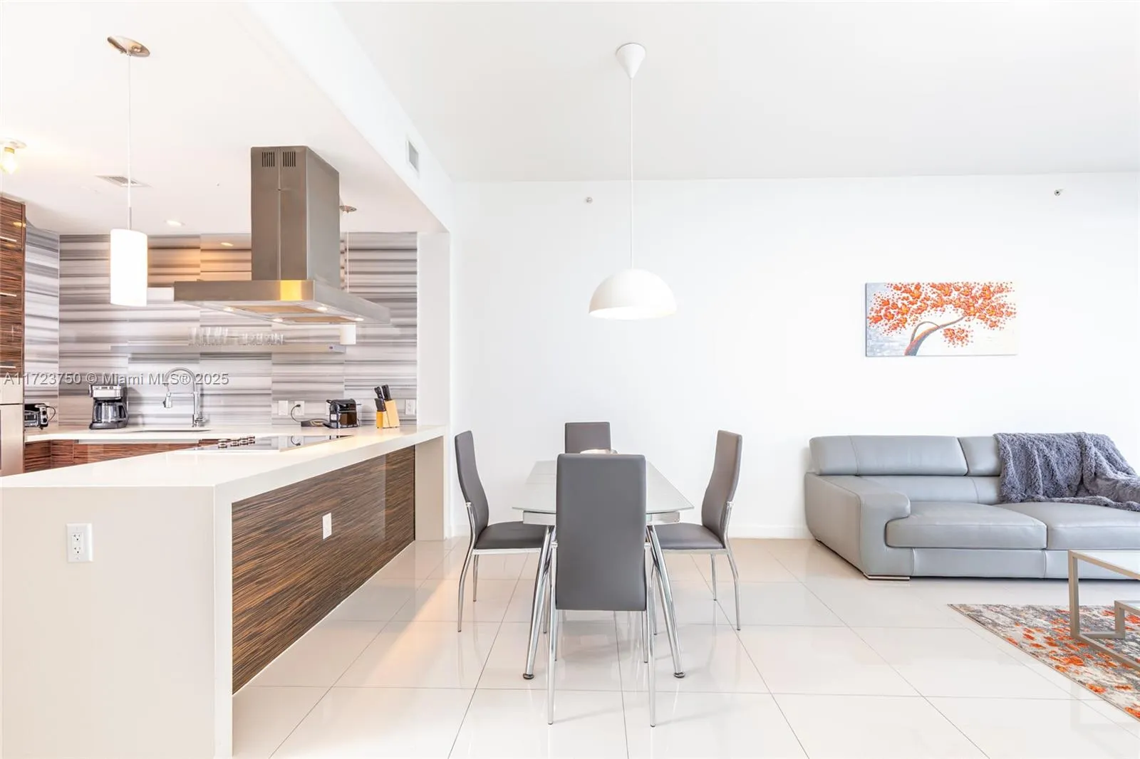 Miami, Florida 33132, United States, 2 Bedrooms Bedrooms, ,3 BathroomsBathrooms,Residential,Pending,18504