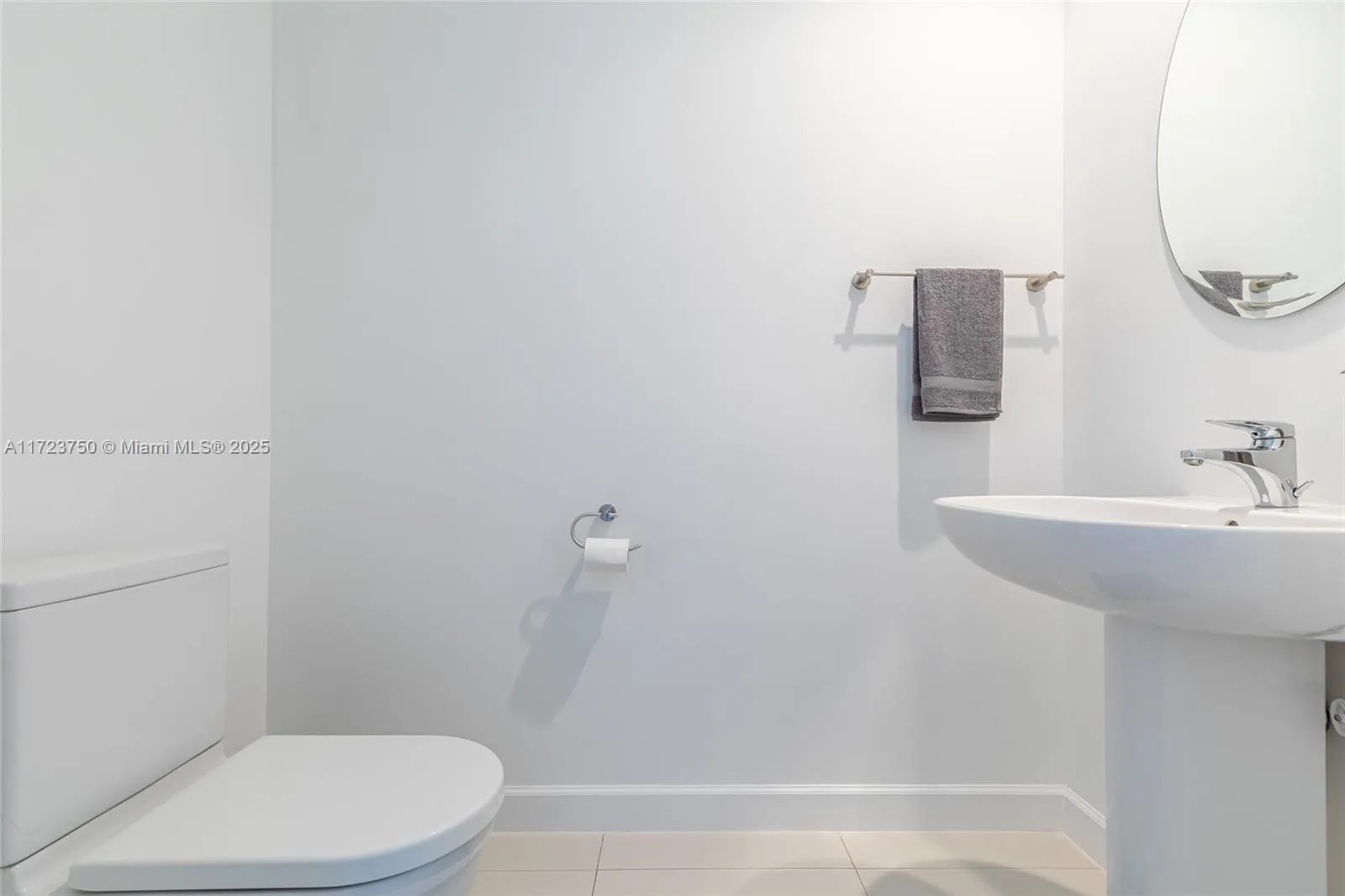 Miami, Florida 33132, United States, 2 Bedrooms Bedrooms, ,3 BathroomsBathrooms,Residential,Pending,18504