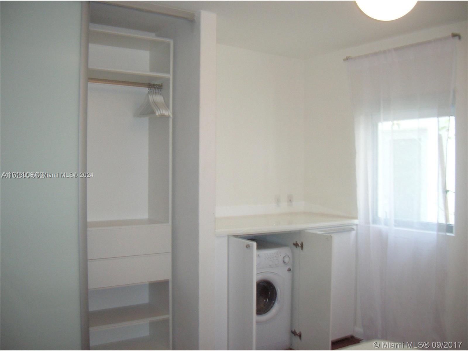 ETRURIA CONDO - Residential