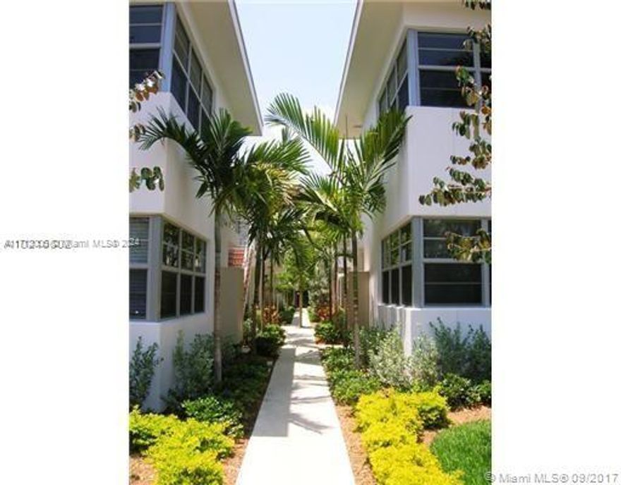 Wonderful well divided one bedroom in the most desired art-deco building in South Beach, Etruria. Perfect location close to ocean and Lincoln road. Italian style kitchen, parquet floor all over, washer/dryer combo inside the
apartment. Perfect as investment. Association has reserves. No spec. assessments