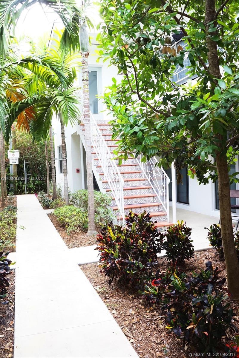 ETRURIA CONDO - Residential