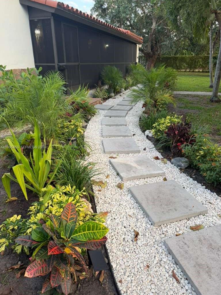 BISCAYNE LAWN EXTENSION - Residential Lease