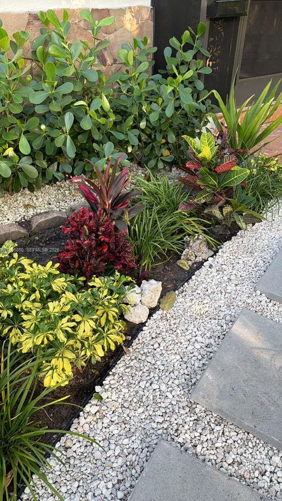 BISCAYNE LAWN EXTENSION - Residential Lease